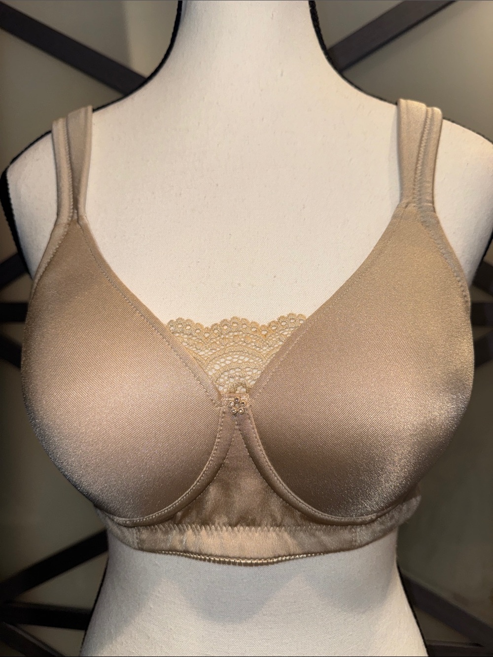 Jodee 809 White Seamless Molded Camisole Pocketed Mastectomy Bra 34A